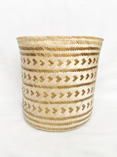Load image into Gallery viewer, Gold Wayuu Planter Basket (large)